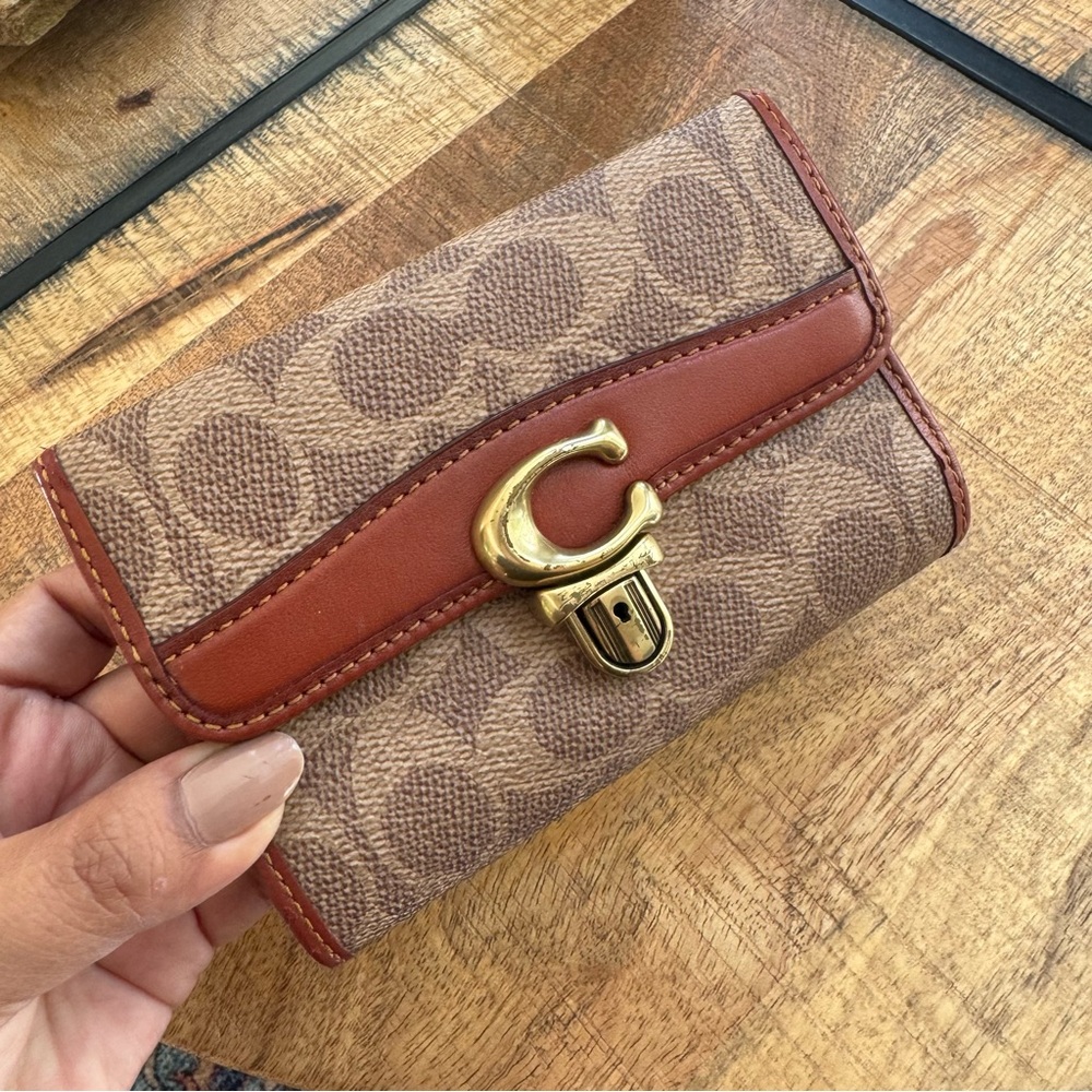 Coach Studio Medium Wallet In Signature Canvas Leathe… Gem